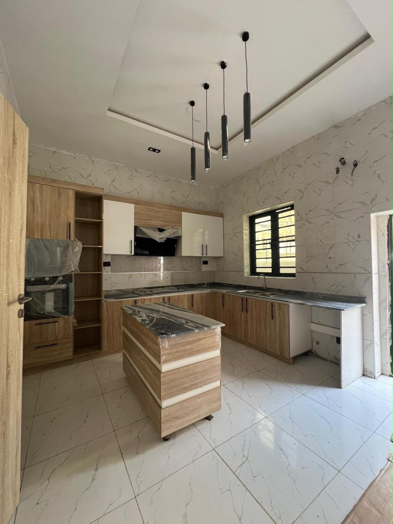 luxuries newly built 4bedroom fully detached duplex with boys quarters is Currently Available located in orchid road Lekki Lagos. — photograph 6