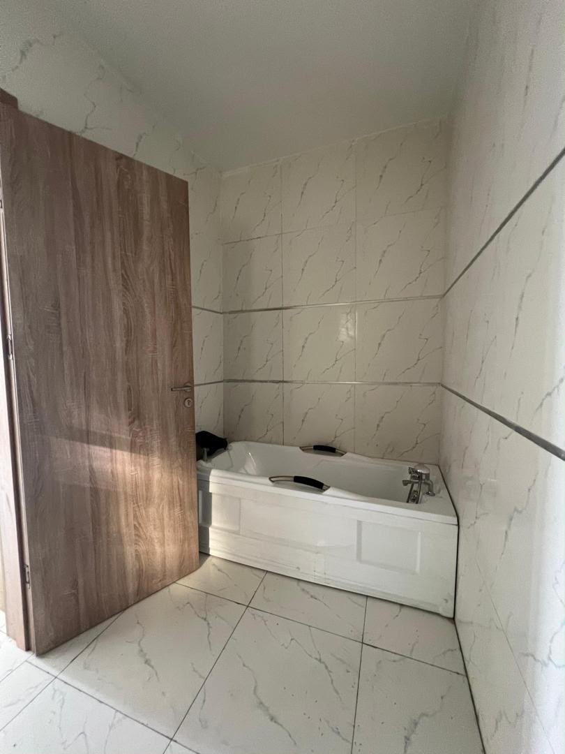 luxuries newly built 4bedroom fully detached duplex with boys quarters is Currently Available located in orchid road Lekki Lagos. — photograph 4