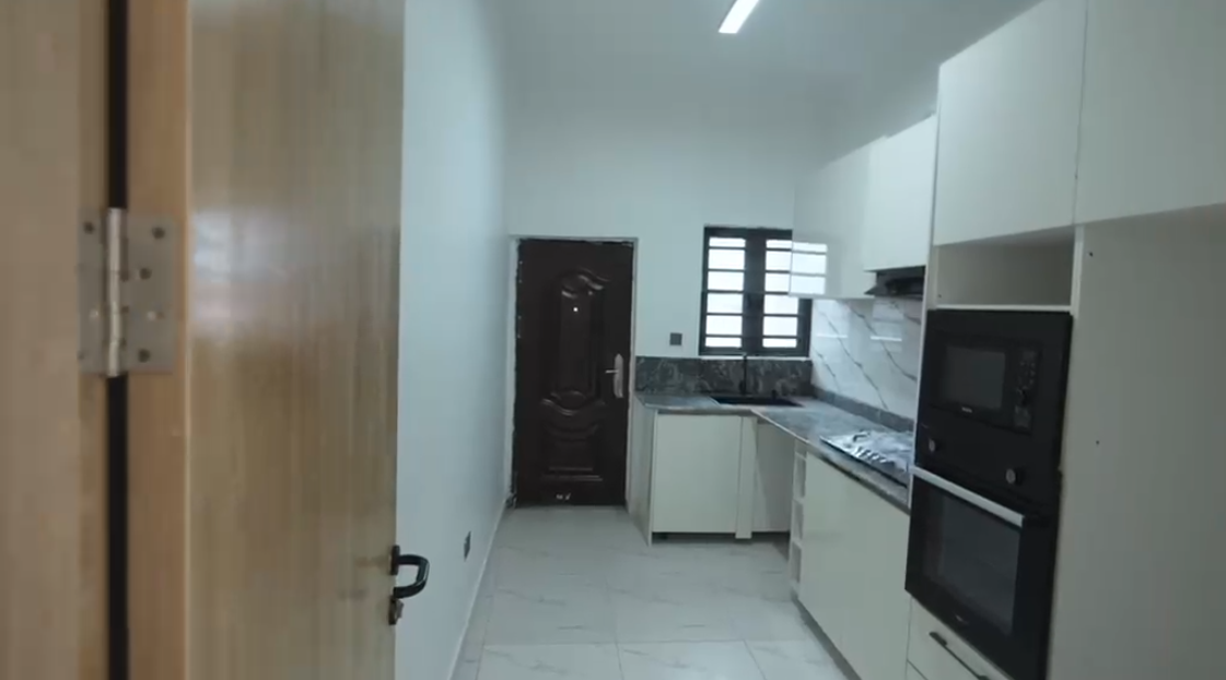 Brand new all-ensuite 2-bedroom Apartment with high-quality finishing. — photograph 4