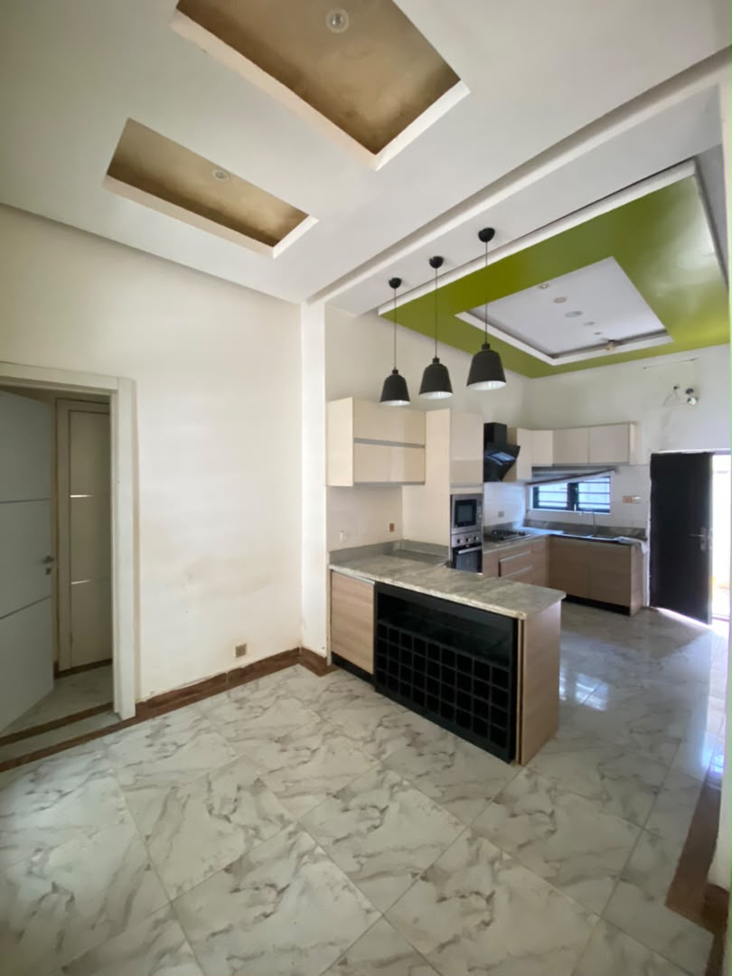 4 Bedrooms Terrace Duplex — photograph 5