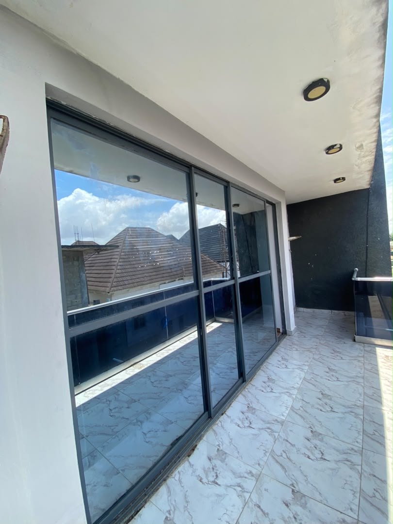 4 Bedrooms Terrace Duplex — photograph 6