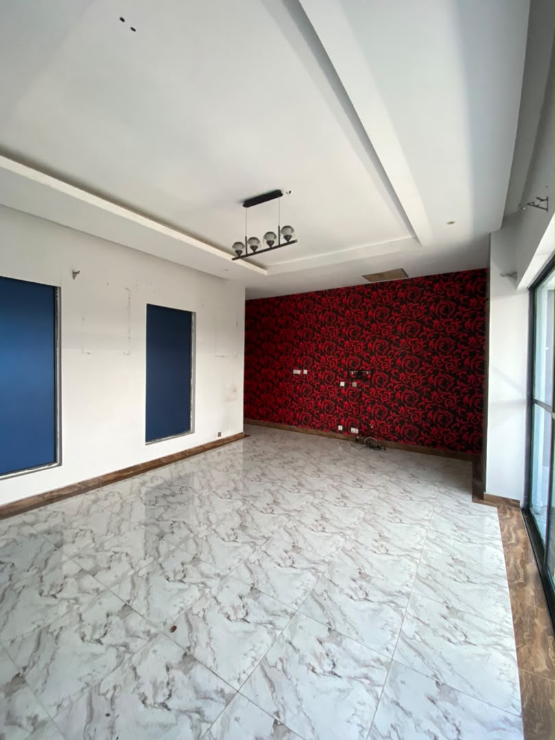 4 Bedrooms Terrace Duplex — photograph 8