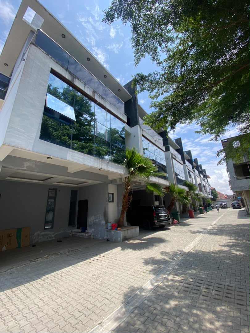 4 Bedrooms Terrace Duplex
