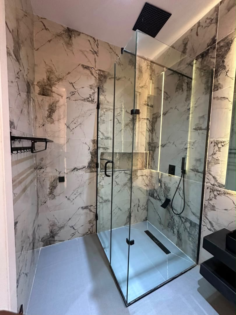 DELIGHTFUL AND EXQUISITE FULLY FURNISHED AND FULLY SERVICED SMART 2-BEDROOM APARTMENT