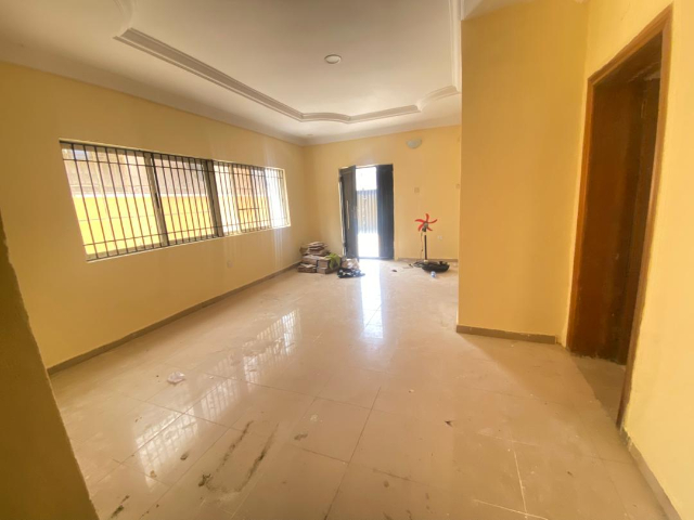 Newly renovated 2 bedroom flat — photograph 4