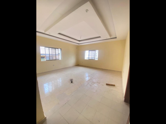 Newly renovated 2 bedroom flat — photograph 5