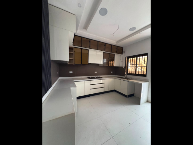 5 Bedroom detached with 2BQ — photograph 10