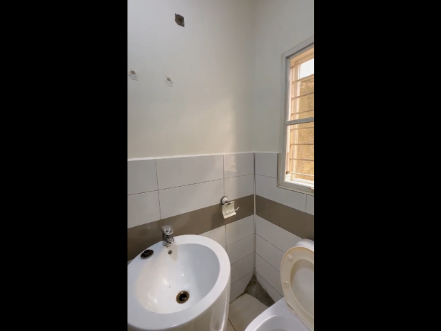 Spacious and clean 2 bedroom apartment for rent (upstairs) — photograph 8