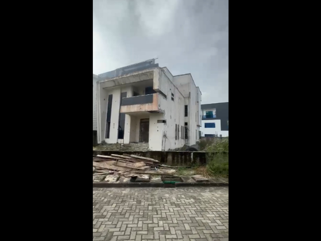 Very massive 6 bedroom duplex Carcass with massive open roof top lounge — photograph 6