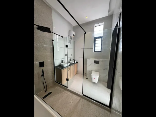 4 Bedroom fully detached — photograph 6