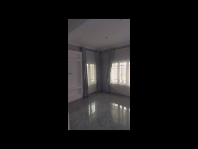 Spacious 1-Bedroom and Parlor (Mini-Flat) Upstairs — photograph 4