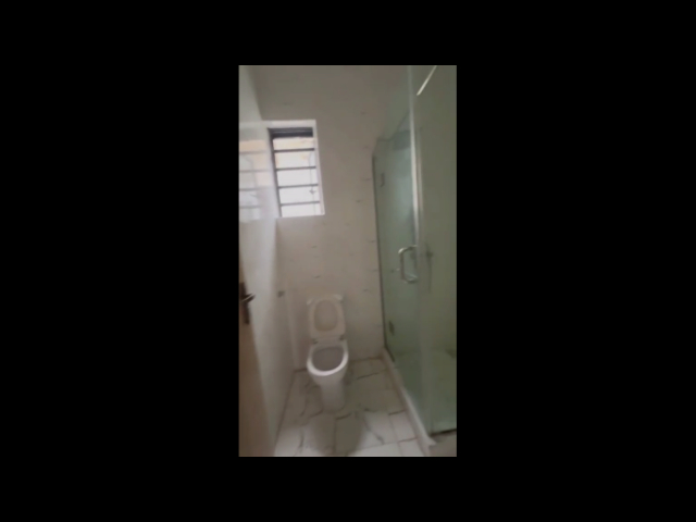 Brand New Spacious Room Upstairs With a Shared Fitted kitchen — photograph 4