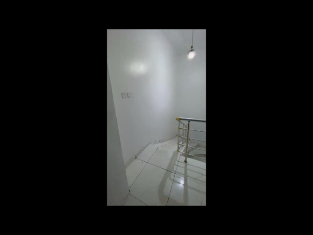 Massive Semi Master's Bedroom upstairs — photograph 7