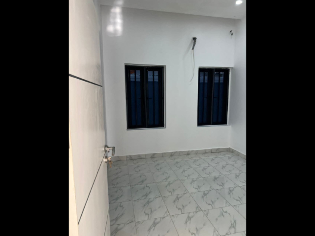 Standard 1-Bedroom and Parlor (Mini-Flat) Ground Floor With a Fully Fitted Kitchen and Visitors toilet — photograph 5